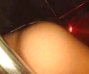Dick alzando vampy asiatiche in solitaria Spogliarello nudo