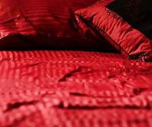 Fumo caldo bionda prende in giro e le dita se stessa