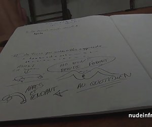 Giovane bruna sodomizzata da compagni di classe
