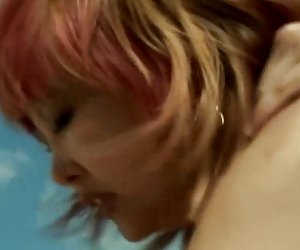 Chubby asian milf ama il giovane gallo